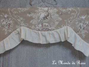 Cantonnière volantée Toile de Jouy Beige