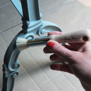 Appliquer la peinture Annie Sloan CHALK PAINT sur du métal
