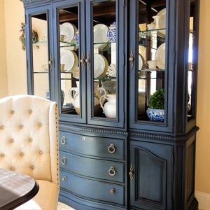 Appliquer la cire foncée Annie Sloan SOFT WAX