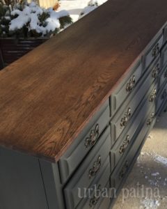 Appliquer la cire foncée Annie Sloan SOFT WAX
