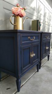 Appliquer la cire foncée Annie Sloan SOFT WAX