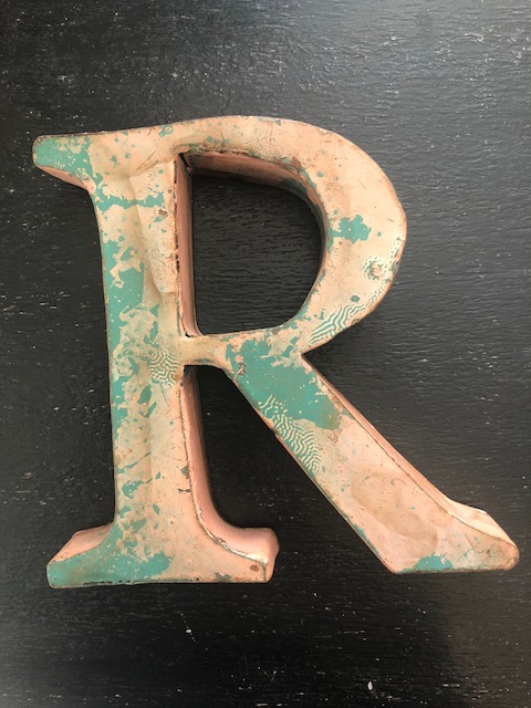 Lettre R en métal