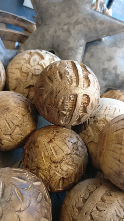 Boule En Bois Sur Une Table En Bois