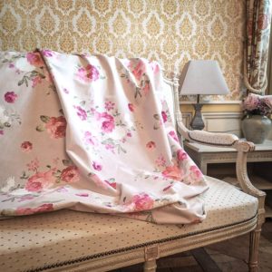 Tissu shabby motif roses grandes fleurs fond beige/lin largeur 280 cm